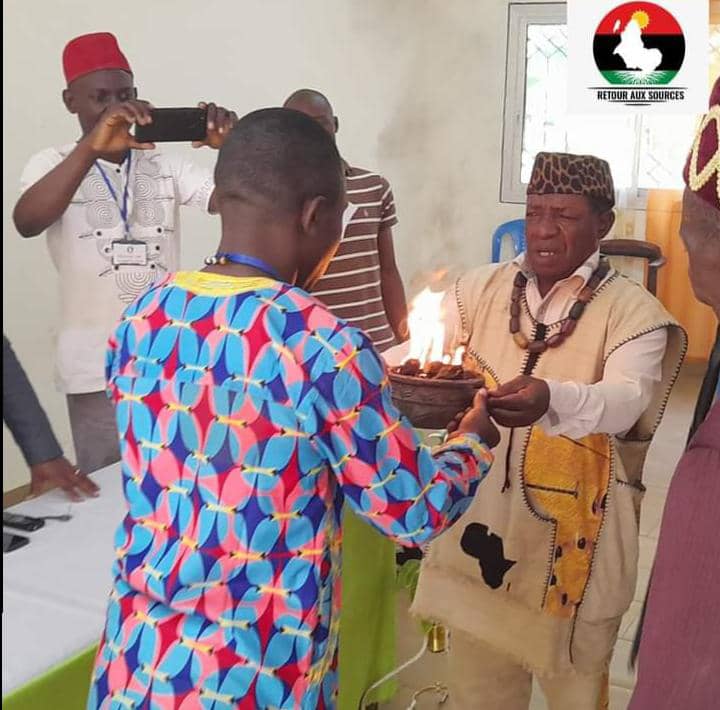 Transmission du flambeau à Ambam